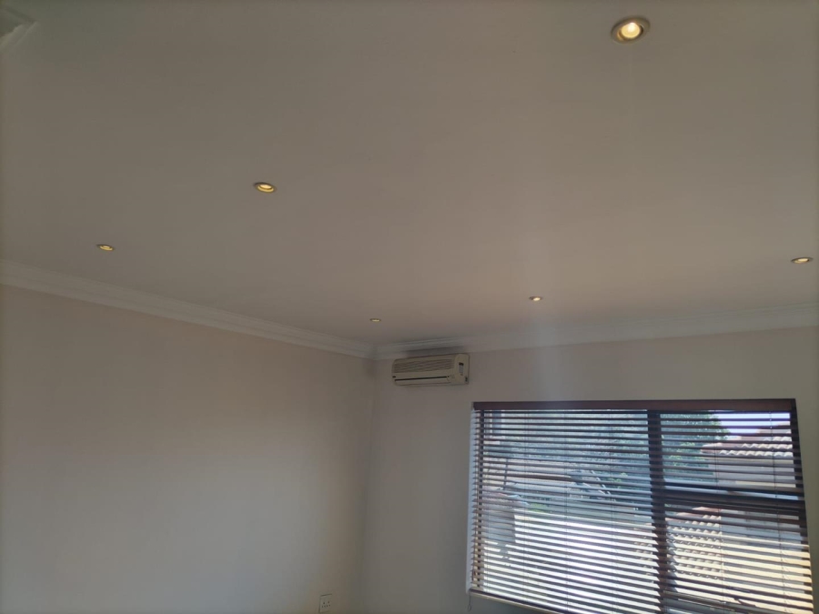 5 Bedroom Property for Sale in Ninapark Gauteng