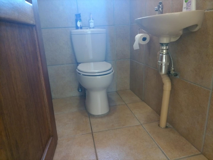 5 Bedroom Property for Sale in Ninapark Gauteng