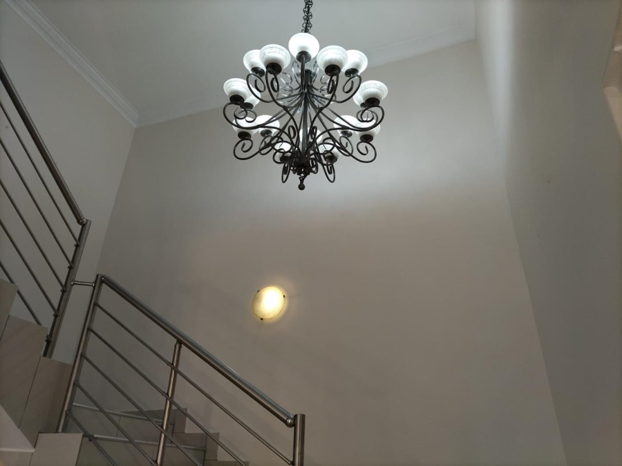 5 Bedroom Property for Sale in Ninapark Gauteng