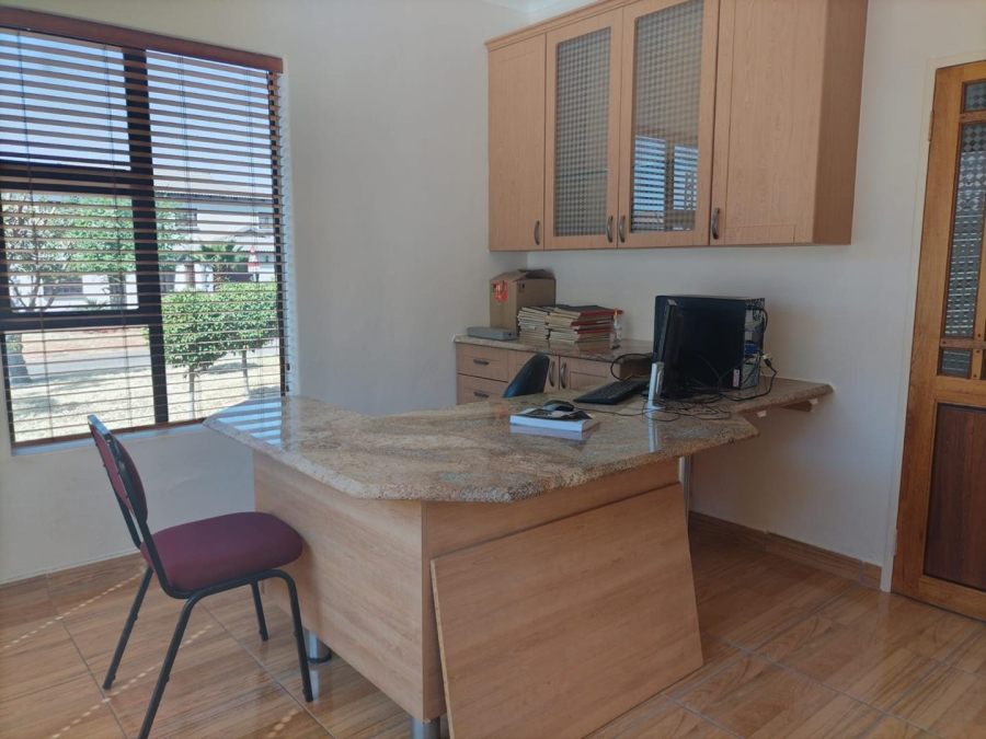 5 Bedroom Property for Sale in Ninapark Gauteng