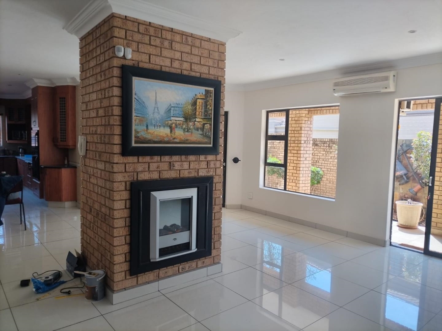 5 Bedroom Property for Sale in Ninapark Gauteng