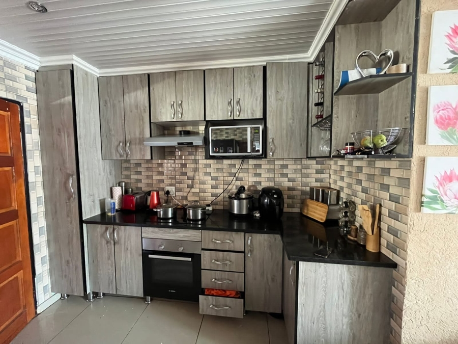 2 Bedroom Property for Sale in Elandspoort Gauteng