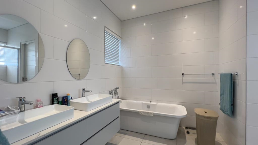 4 Bedroom Property for Sale in Midstream Ridge Gauteng