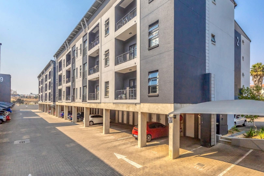 2 Bedroom Property for Sale in Grand Central Gauteng