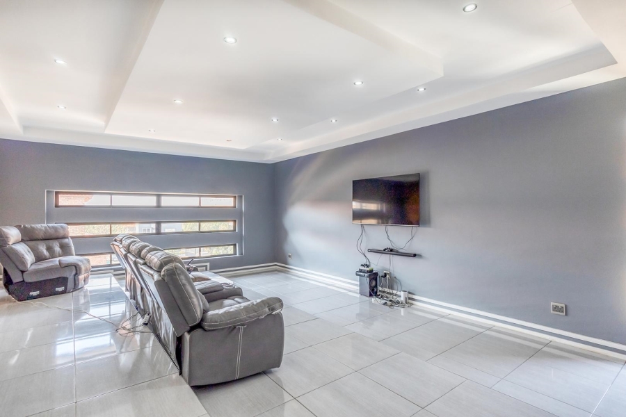 6 Bedroom Property for Sale in Amandasig Gauteng