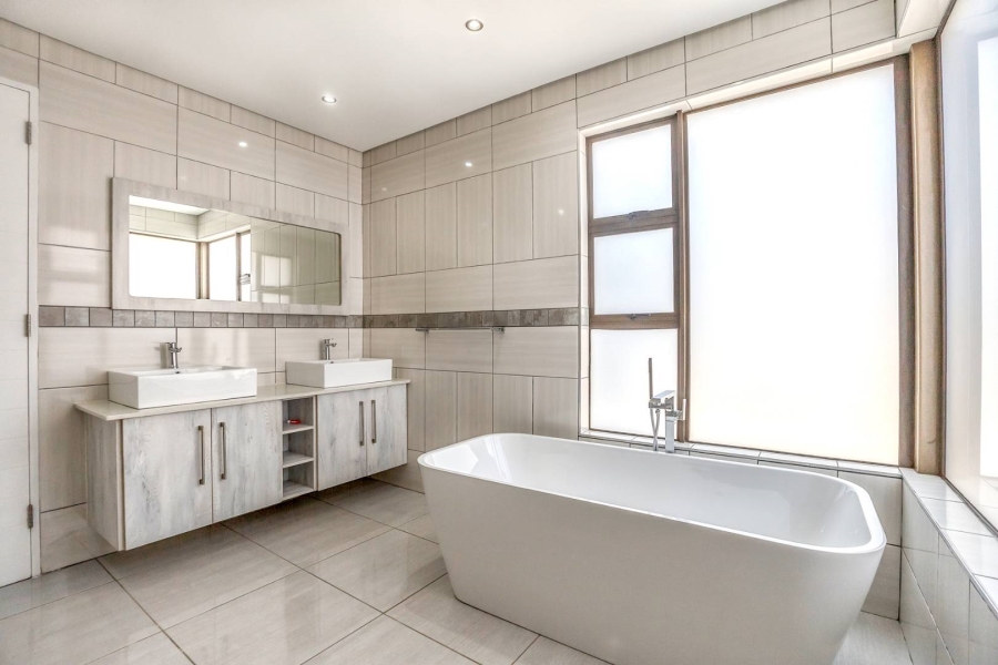 6 Bedroom Property for Sale in Amandasig Gauteng