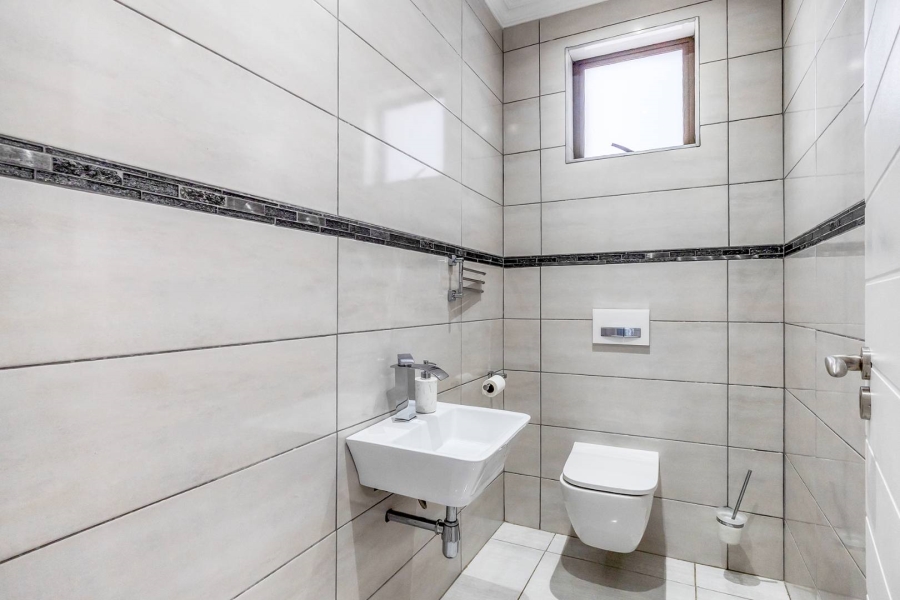 6 Bedroom Property for Sale in Amandasig Gauteng