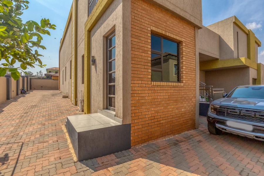 6 Bedroom Property for Sale in Amandasig Gauteng