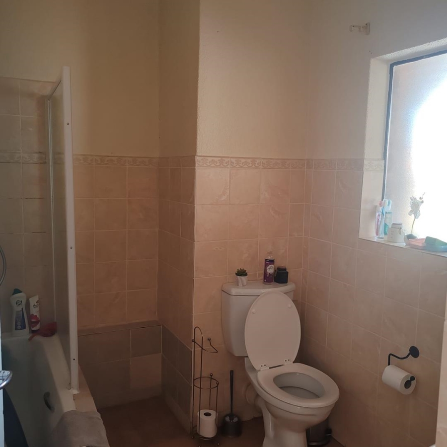 1 Bedroom Property for Sale in Carlswald North Gauteng