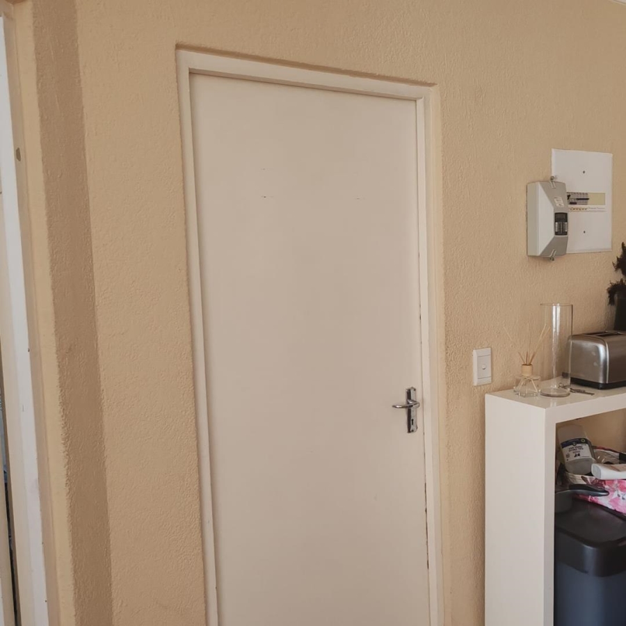 1 Bedroom Property for Sale in Carlswald North Gauteng