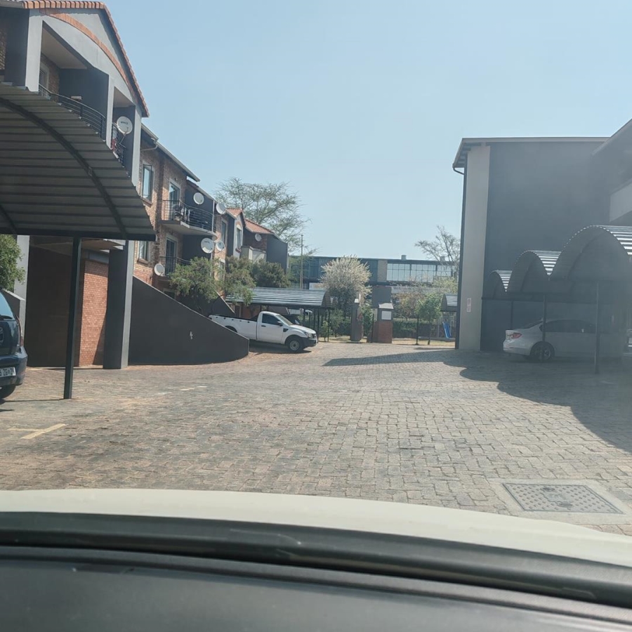 1 Bedroom Property for Sale in Carlswald North Gauteng