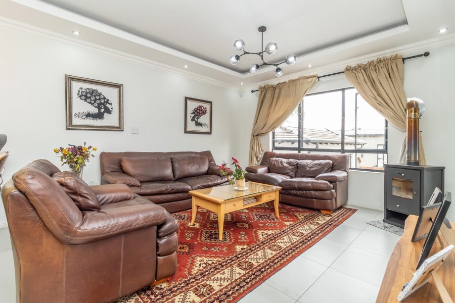 5 Bedroom Property for Sale in Kyalami Glen Estate Gauteng