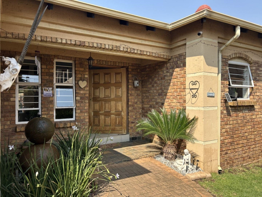 To Let 3 Bedroom Property for Rent in Ravenswood Gauteng