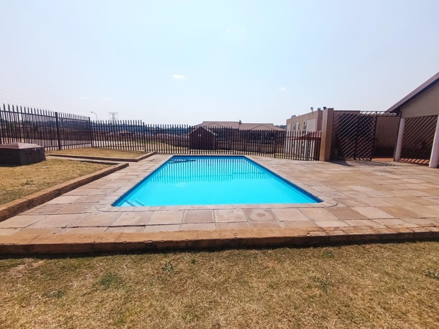 2 Bedroom Property for Sale in Mondeor Gauteng