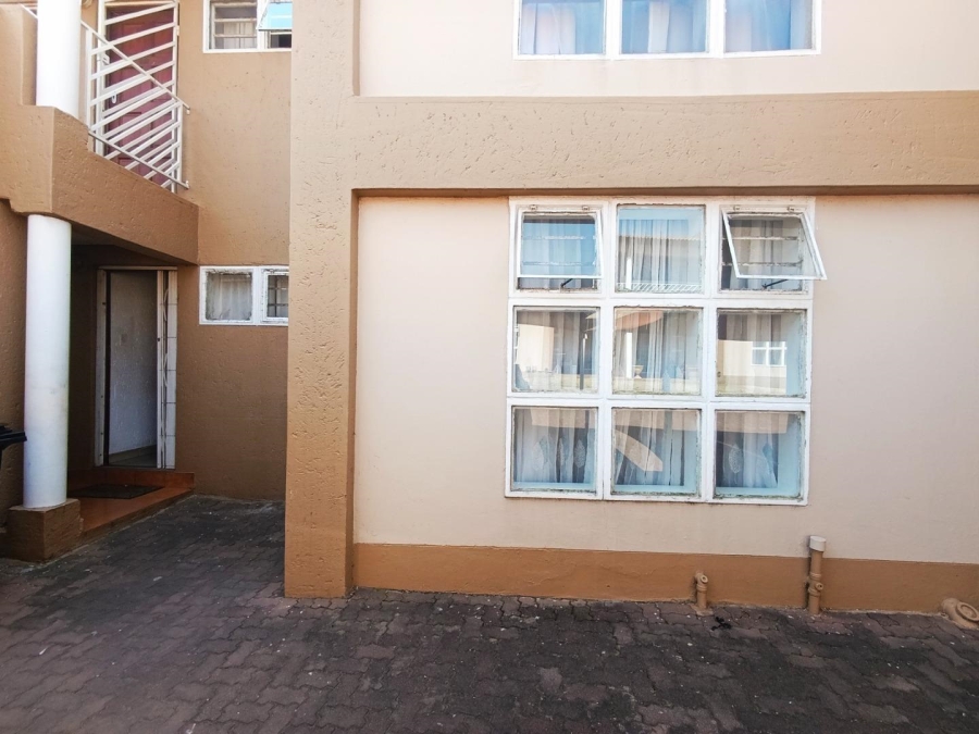 2 Bedroom Property for Sale in Mondeor Gauteng