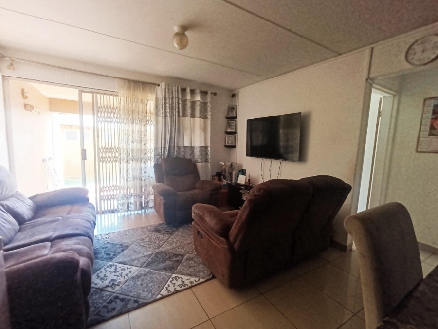 2 Bedroom Property for Sale in Mondeor Gauteng