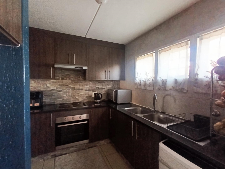 2 Bedroom Property for Sale in Mondeor Gauteng