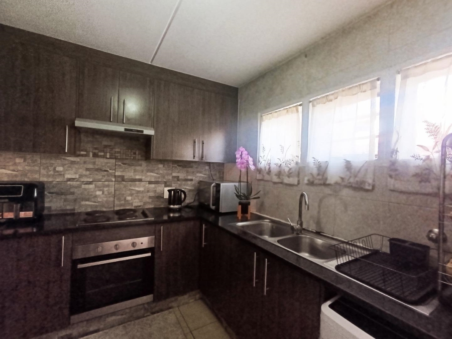 2 Bedroom Property for Sale in Mondeor Gauteng