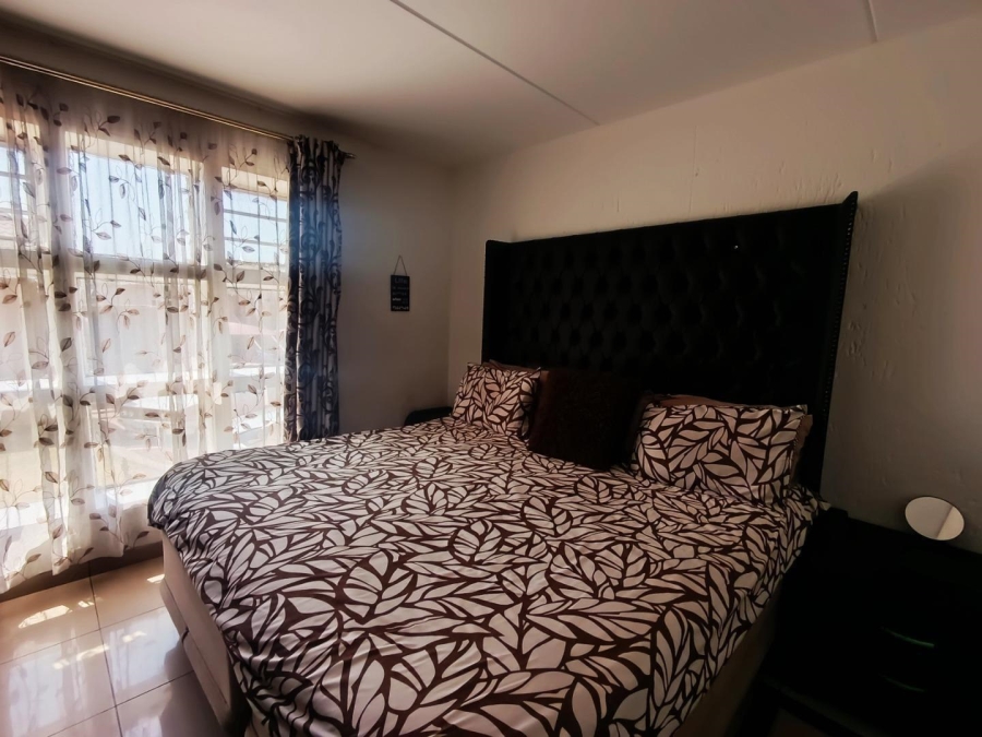 2 Bedroom Property for Sale in Mondeor Gauteng