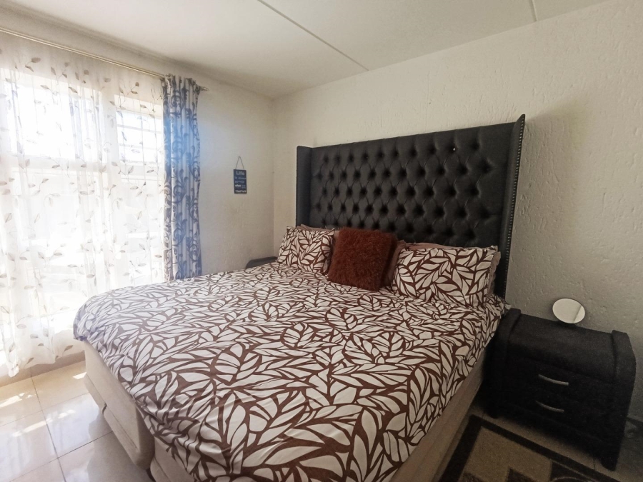 2 Bedroom Property for Sale in Mondeor Gauteng
