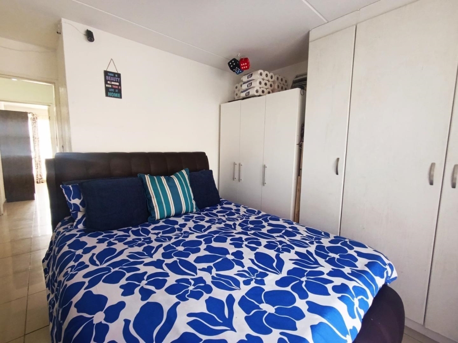 2 Bedroom Property for Sale in Mondeor Gauteng