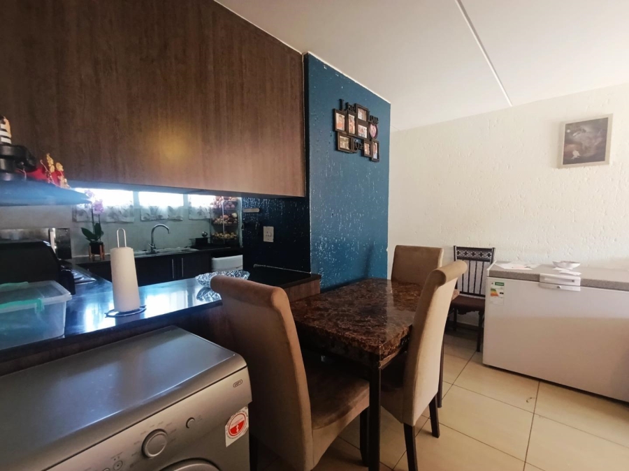 2 Bedroom Property for Sale in Mondeor Gauteng