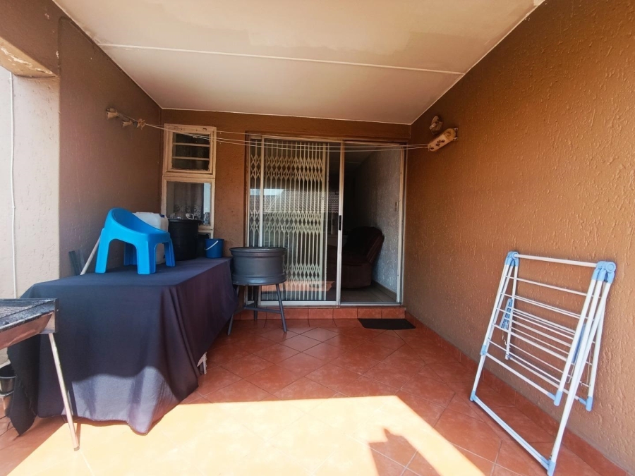 2 Bedroom Property for Sale in Mondeor Gauteng
