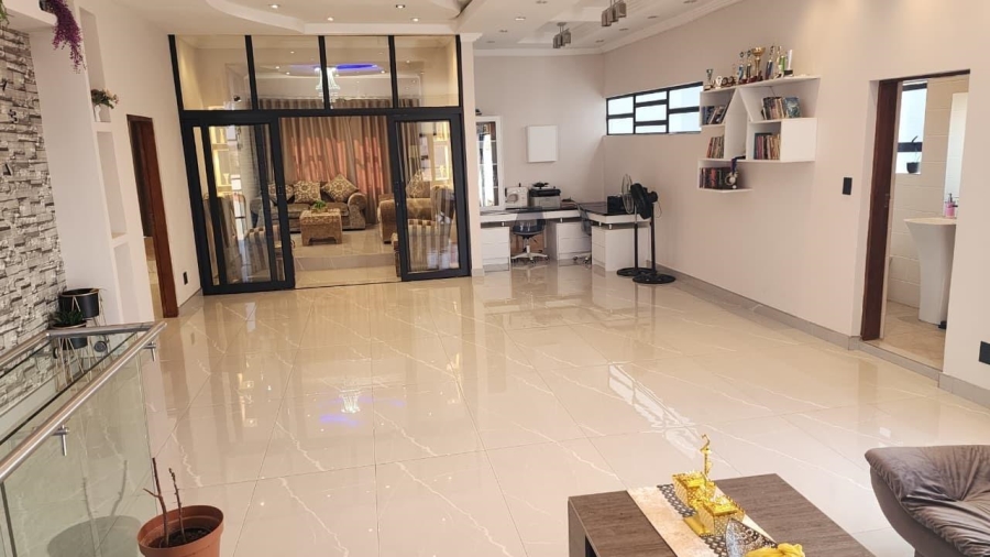 5 Bedroom Property for Sale in Winchester Hills Gauteng