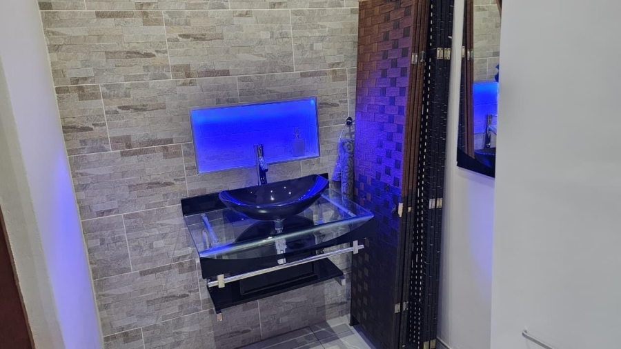 5 Bedroom Property for Sale in Winchester Hills Gauteng