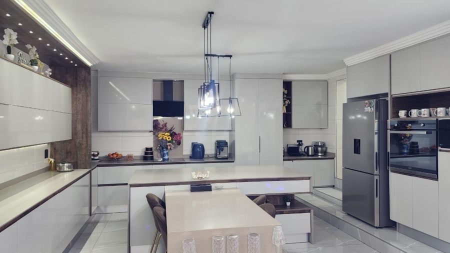 5 Bedroom Property for Sale in Winchester Hills Gauteng