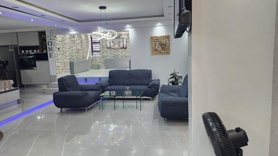5 Bedroom Property for Sale in Winchester Hills Gauteng