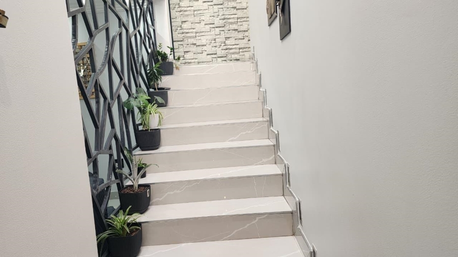 5 Bedroom Property for Sale in Winchester Hills Gauteng