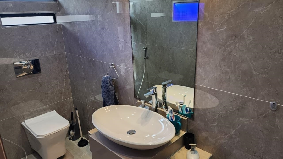 5 Bedroom Property for Sale in Winchester Hills Gauteng