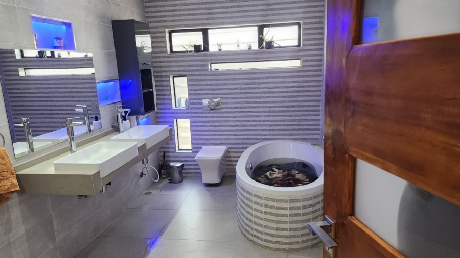 5 Bedroom Property for Sale in Winchester Hills Gauteng