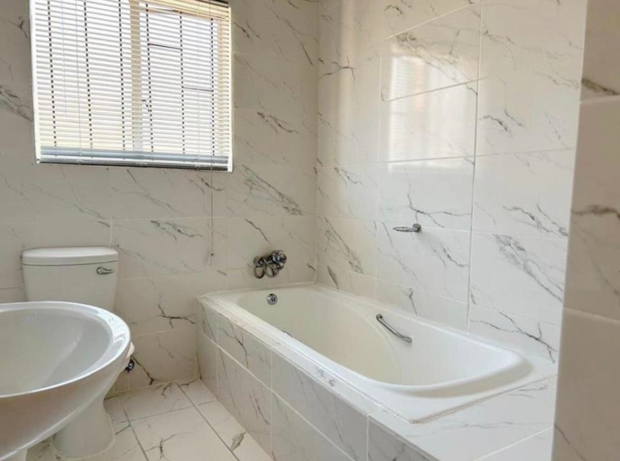 3 Bedroom Property for Sale in Meredale Gauteng