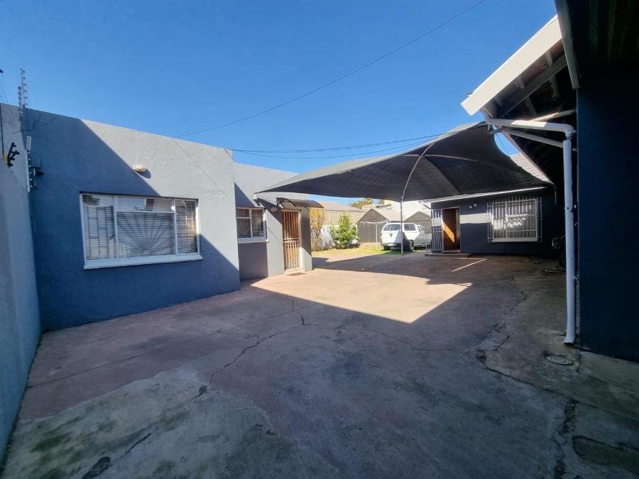 3 Bedroom Property for Sale in Robertsham Gauteng