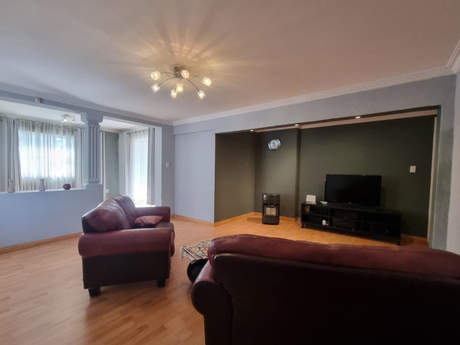 3 Bedroom Property for Sale in Robertsham Gauteng