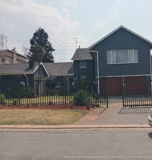 4 Bedroom Property for Sale in Mondeor Gauteng