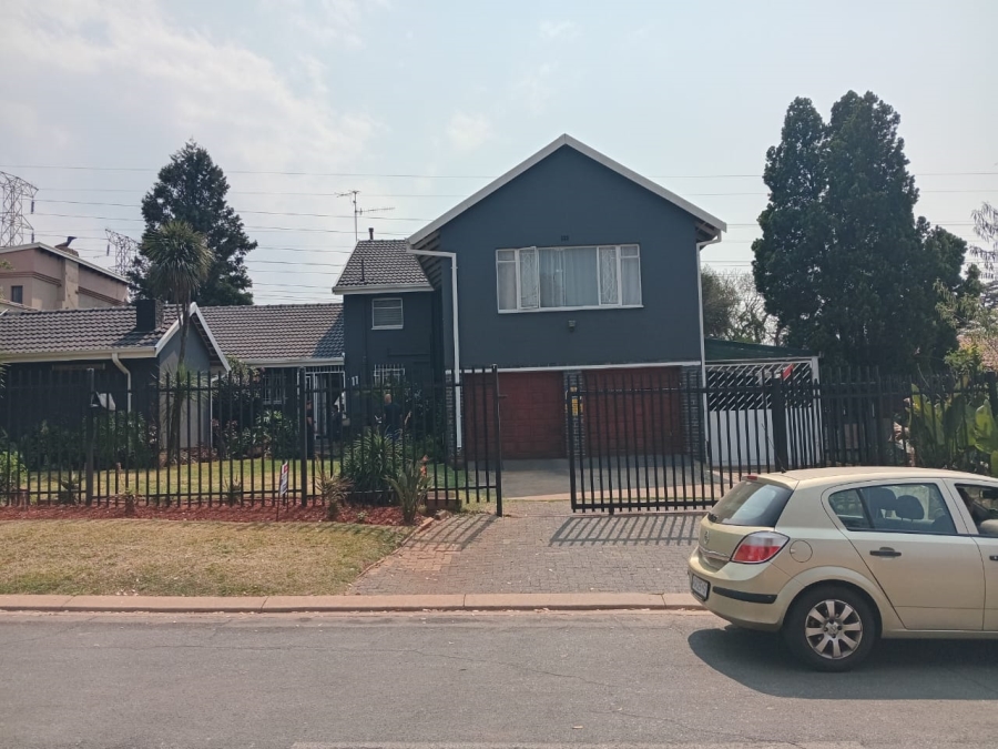 4 Bedroom Property for Sale in Mondeor Gauteng