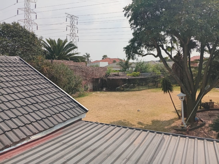 4 Bedroom Property for Sale in Mondeor Gauteng
