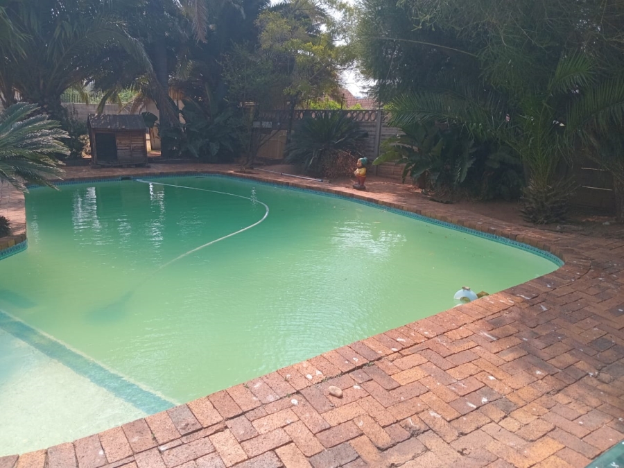 4 Bedroom Property for Sale in Mondeor Gauteng