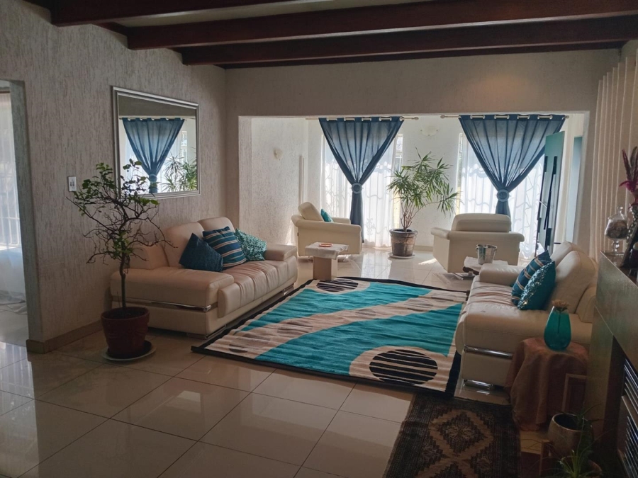 4 Bedroom Property for Sale in Mondeor Gauteng
