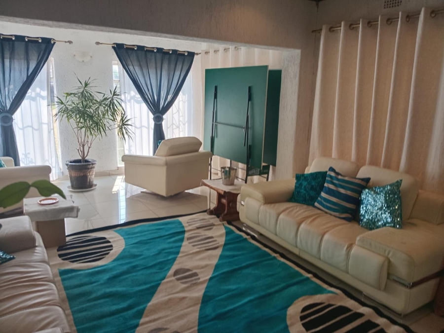 4 Bedroom Property for Sale in Mondeor Gauteng