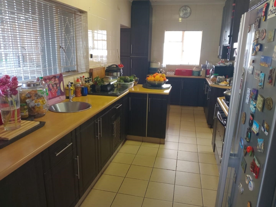 4 Bedroom Property for Sale in Mondeor Gauteng