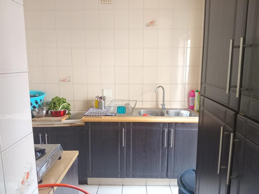 4 Bedroom Property for Sale in Mondeor Gauteng