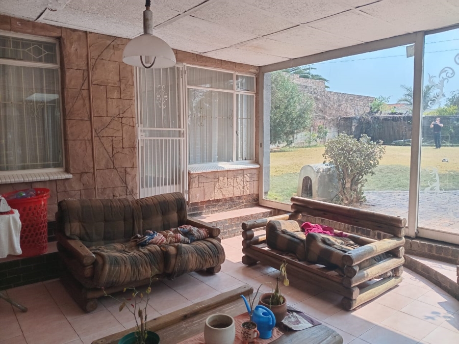 4 Bedroom Property for Sale in Mondeor Gauteng