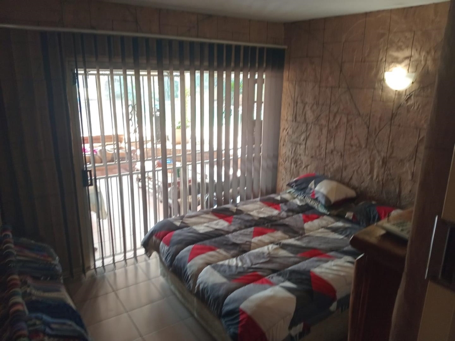 4 Bedroom Property for Sale in Mondeor Gauteng