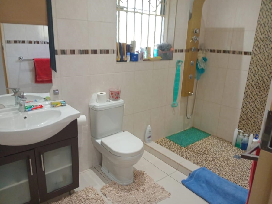 4 Bedroom Property for Sale in Mondeor Gauteng