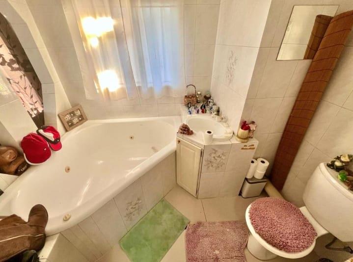 4 Bedroom Property for Sale in Mondeor Gauteng