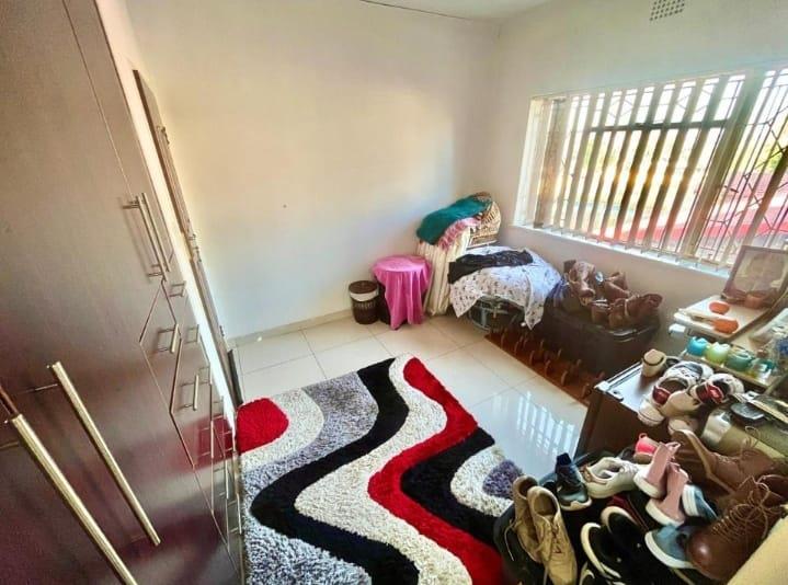 4 Bedroom Property for Sale in Mondeor Gauteng